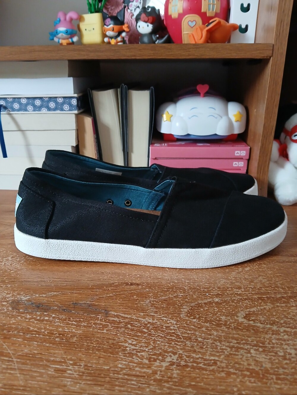 Black Toms Slip On Sneakers In Excellent Condition
